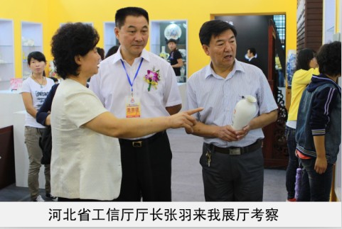 欧美熟妇丰满肥白大屁股免费视频省工信厅厅长来我厅考察